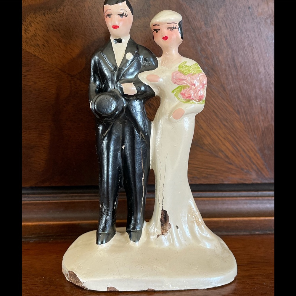 Vintage bride and groom figure